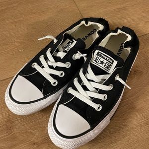 Women’s size 8 Converse Shoreline sneakers.